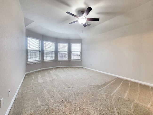 Building Photo - Beautiful Solar-Powered 4BR / 2BA Home – Big Backyard & Modern Kitchen