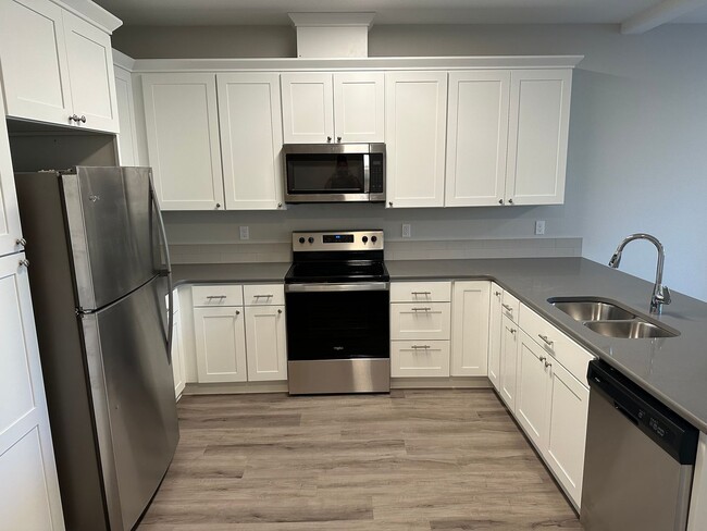 Building Photo - Brand New 3 Bed / 2.5 Bath Duplex!