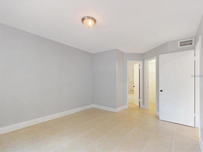 Building Photo - 3032 Parkway Blvd