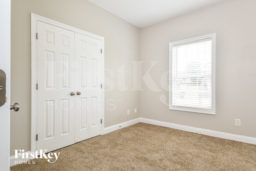 Building Photo - 6383 Clubside Dr