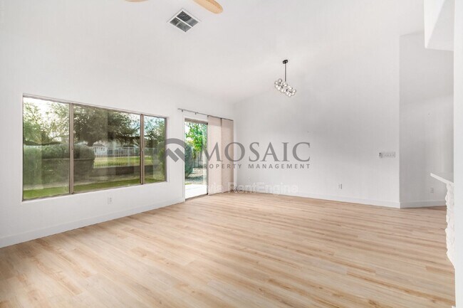 Building Photo - 1567 E Black Diamond Dr