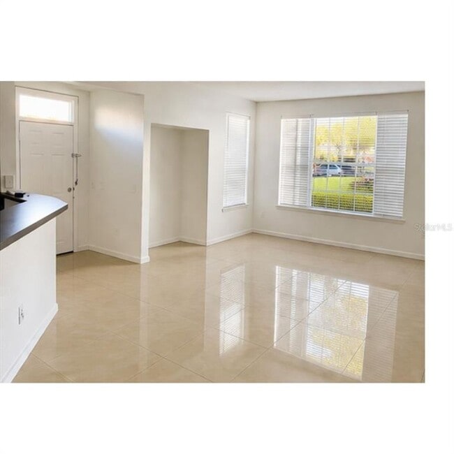 Building Photo - 9005 Lee Vista Blvd