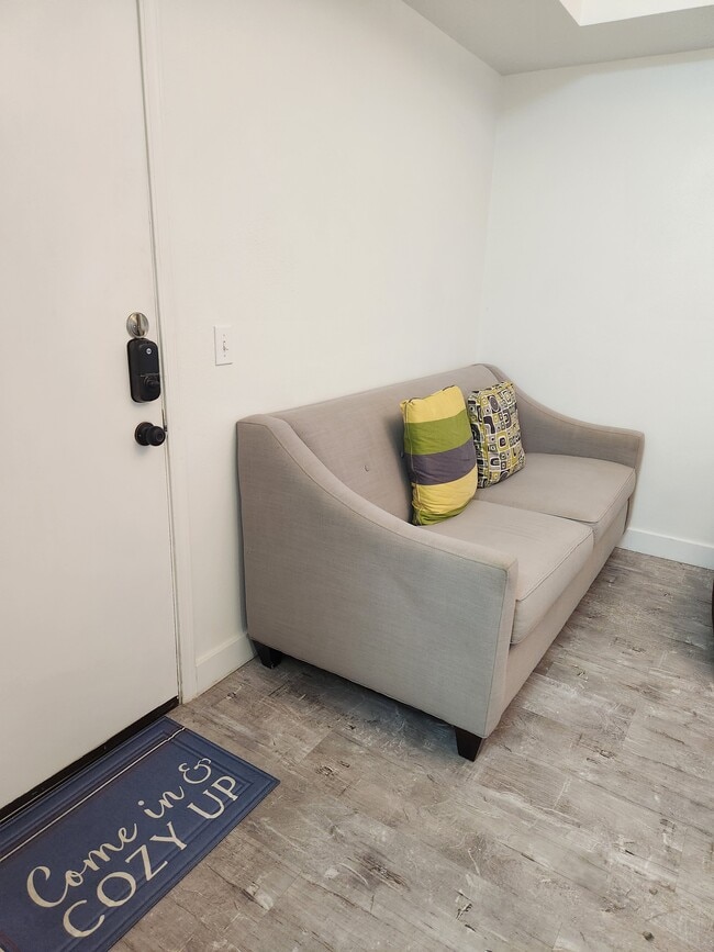 Building Photo - 1701 E Colter St