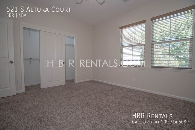 Building Photo - 521 S Altura Ct