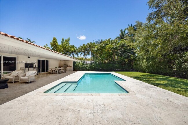 Building Photo - 7230 Vistalmar St