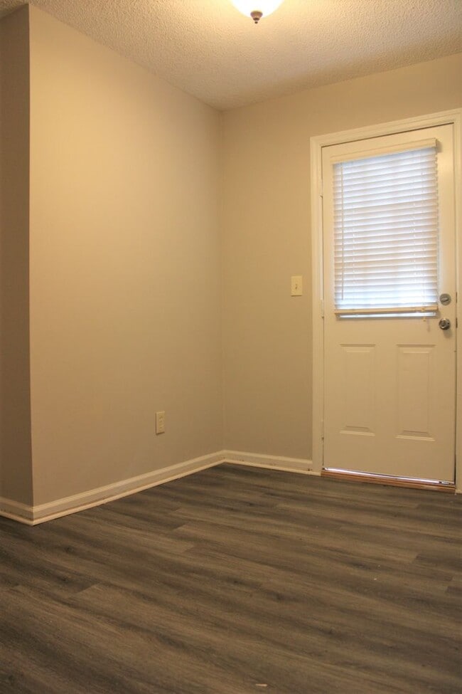 Building Photo - Millbrook Rental!!