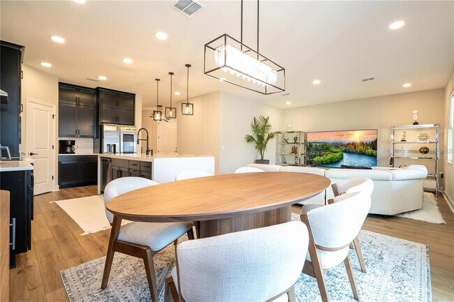 Building Photo - 5090 Shady Pnes Dr