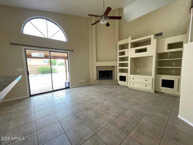 Building Photo - 5125 E Fellars Dr