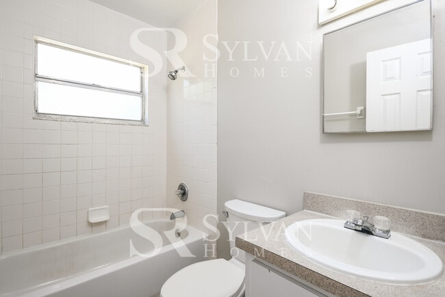 Building Photo - The living is easy in this 3 bedroom, 1 bathroom home