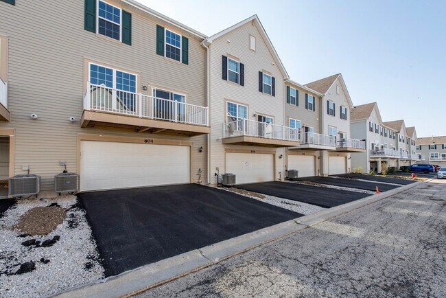Building Photo - 804 Neubauer Circle