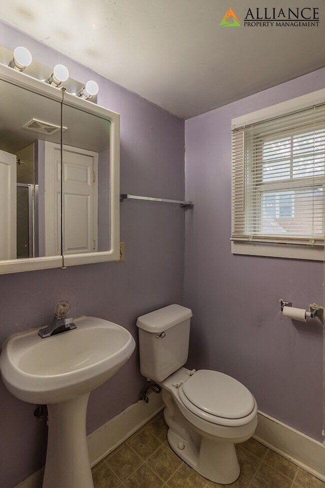 Building Photo - Sixteenth St. 328 N.