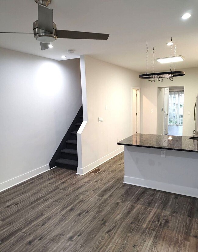 Building Photo - Newly Renovated 3-Bed/2.5-Bath Townhouse in Manayunk! Three Parking Spots Included!