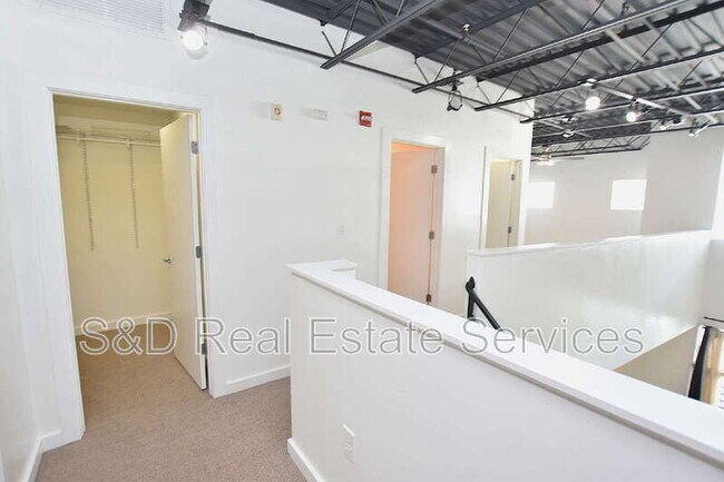 Building Photo - 5008 S MacDill Ave