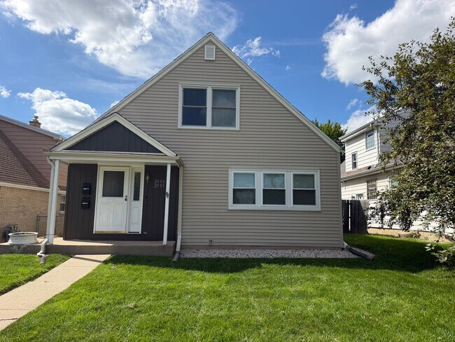 Building Photo - 2557 S 60th St