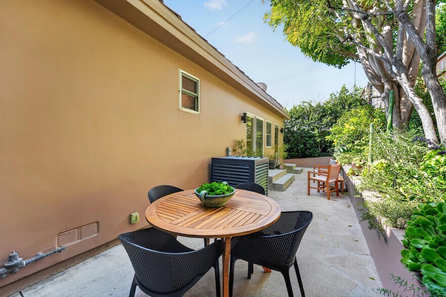 Building Photo - 1515 Rendall Pl