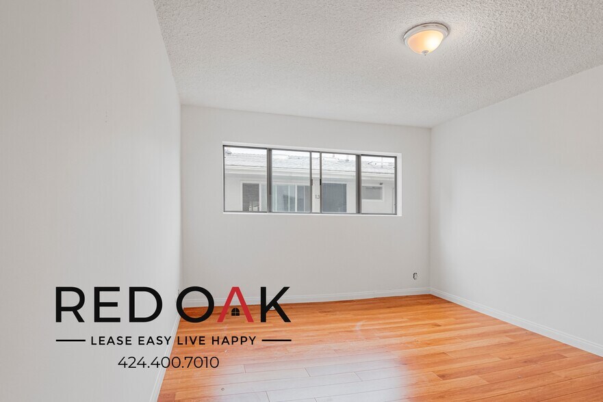 Building Photo - 7010 Lanewood Ave