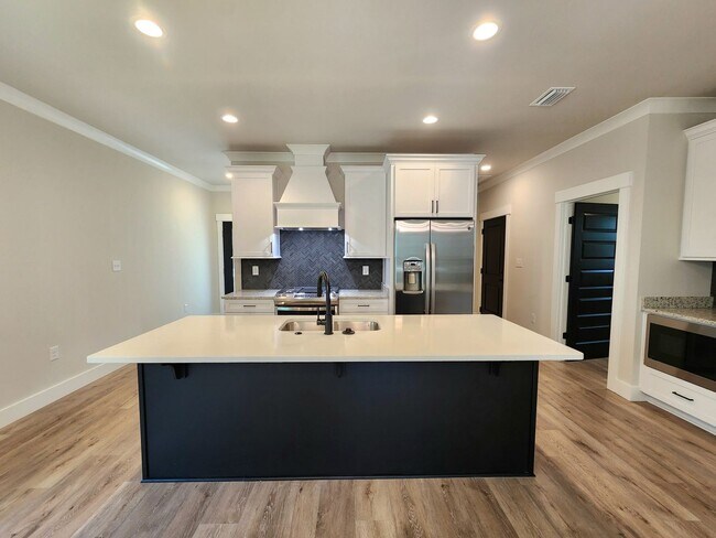 Building Photo - Stunning new executive home in Gulf Shores!