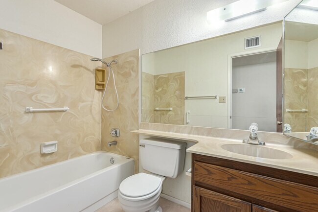 Building Photo - 1432 S Oracle