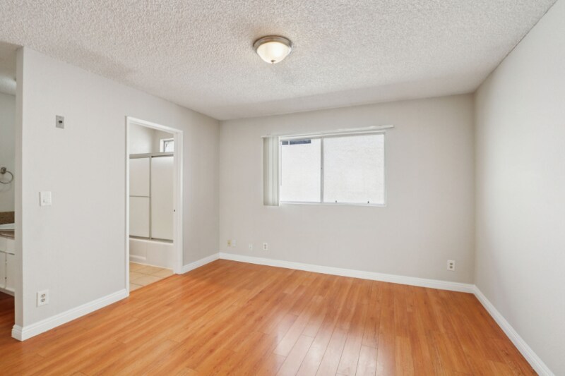 Building Photo - 626 E Verdugo Ave