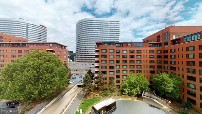 Building Photo - 1111 Arlington Blvd
