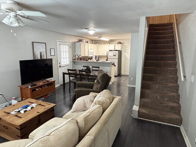 Building Photo - 799 Timberwood Cir E