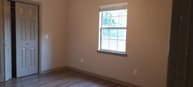 Building Photo - 2 Bedroom house located in Historic St. Elmo's Lookout Village