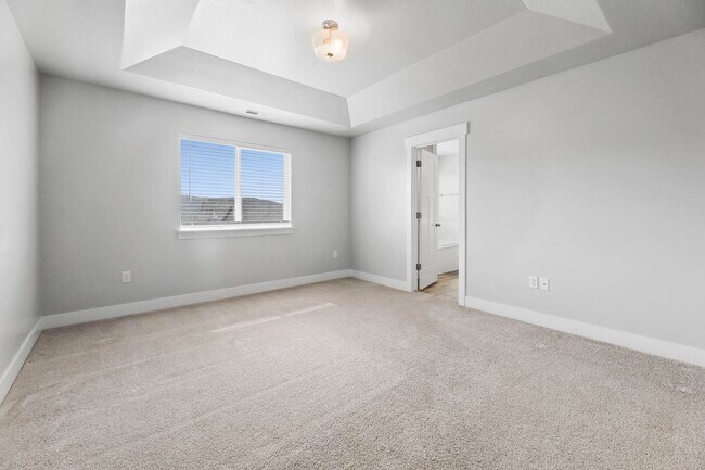 Building Photo - 6 Bedroom 3.5 Bathroom House in Saratoga Springs!