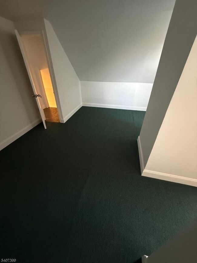 Building Photo - 28 Reid St