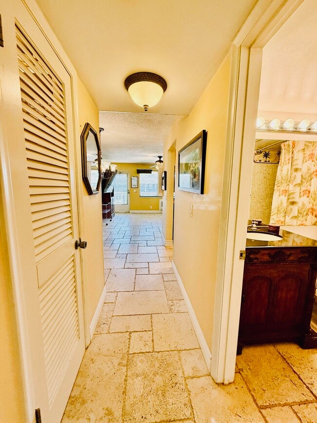 Building Photo - 159 Sussex H