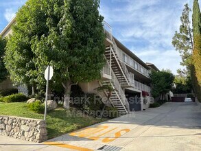 Building Photo - 2421 Montrose Ave