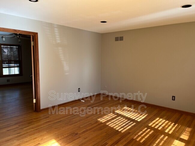 Building Photo - 513 Glenmere Ave