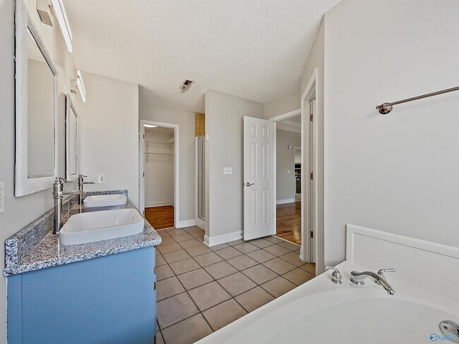 Building Photo - 93 Manor House Dr