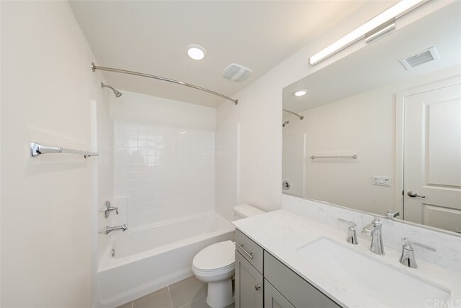 Building Photo - 9124 Huntington Dr