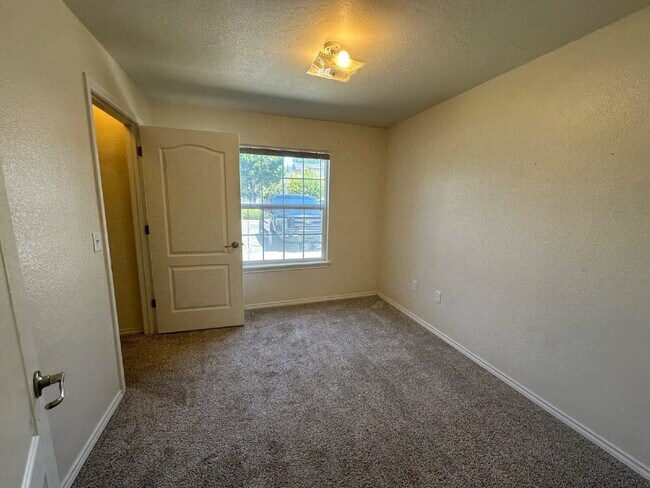 Building Photo - "Charming 2-Bed, 2-Bath Haven in Boise – Spacious 985 Sq Ft Retreat!"