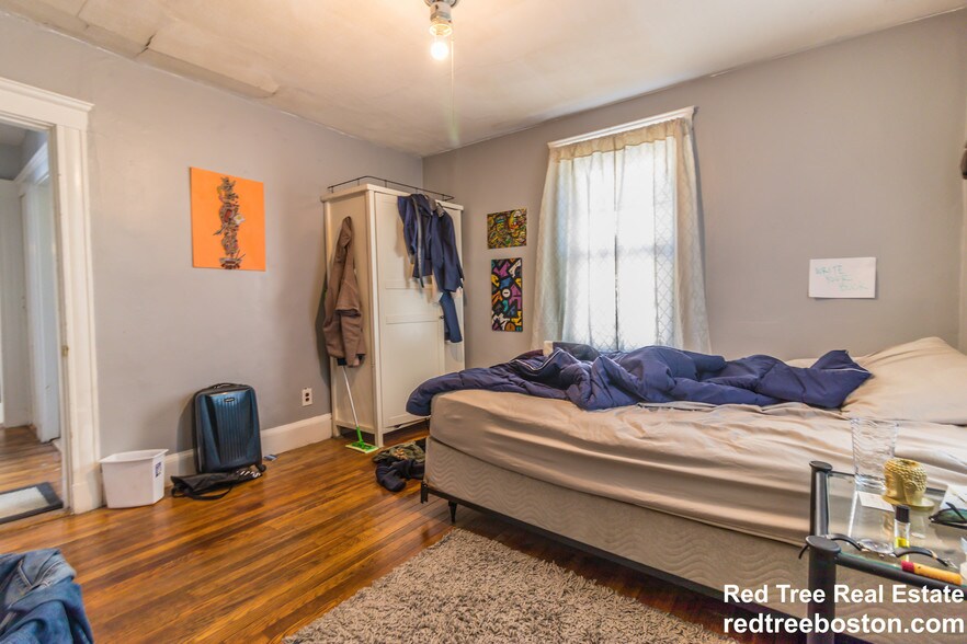 Building Photo - 163 Hillside St