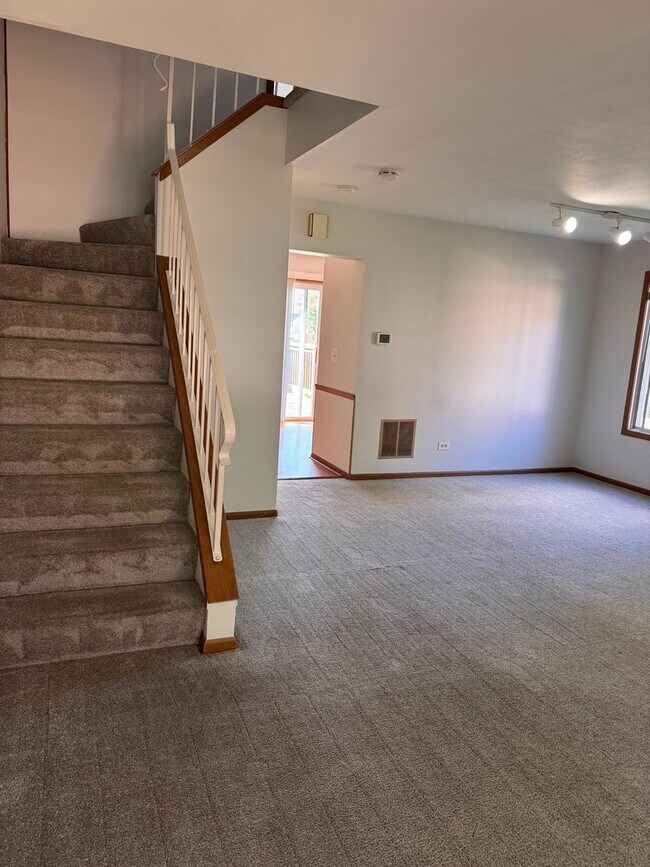 Building Photo - 1327 Andover Dr