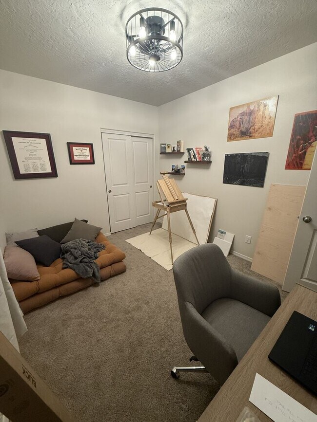 Building Photo - Single level home SW Redmond