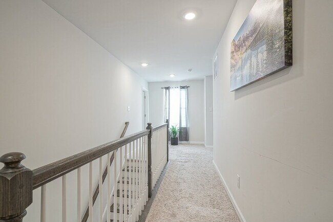 Building Photo - 32 Westmont Dr
