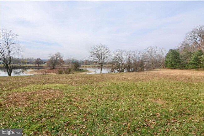 Building Photo - 1666 Albermarle Dr