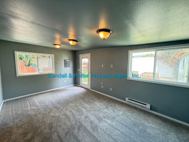 Building Photo - Quiet & Updated Watsonville Charmer 2 plus BR/1BA