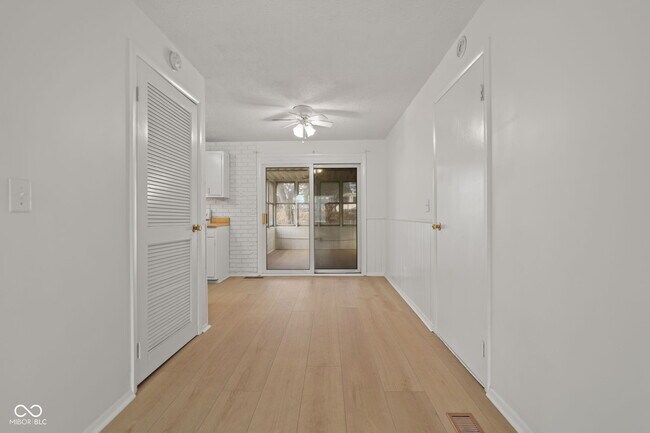 Building Photo - 8856 Moll Dr