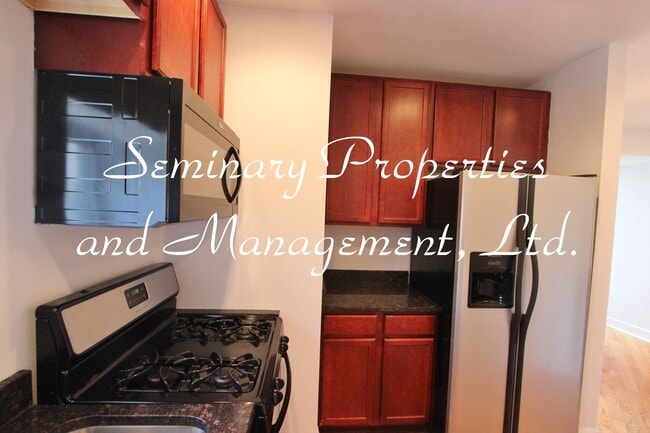 Interior Photo - 5653-59 N. Magnolia