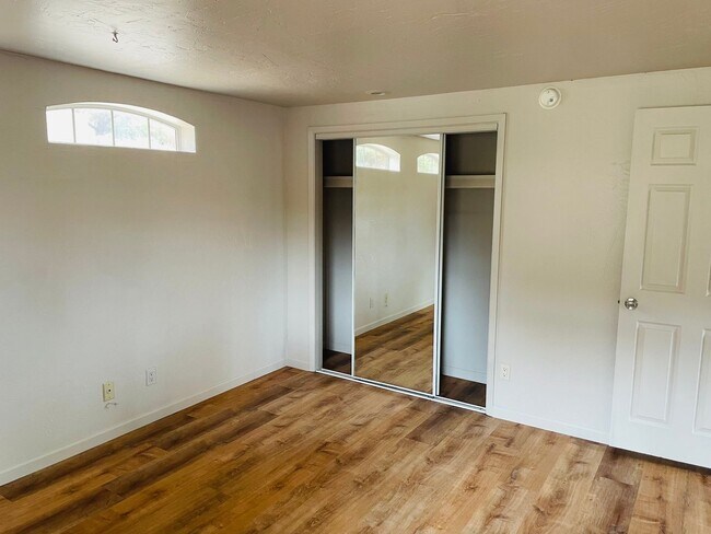 Building Photo - 50 Chaparral Dr