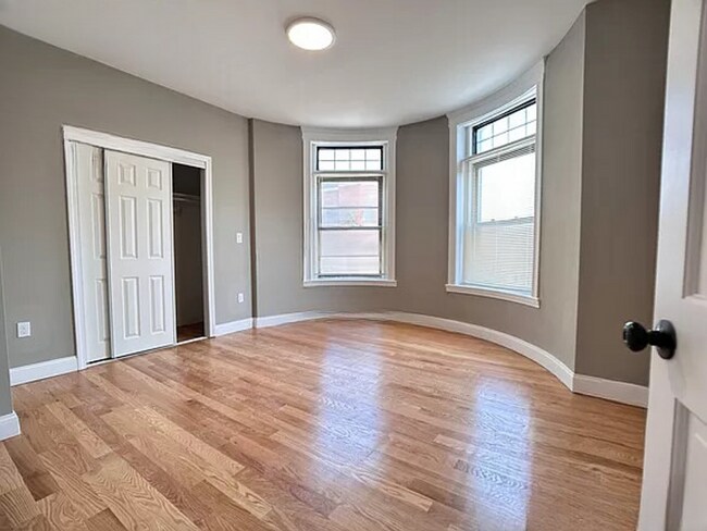 Building Photo - 5-bed 2-bath New Remodel in Cleveland Circle