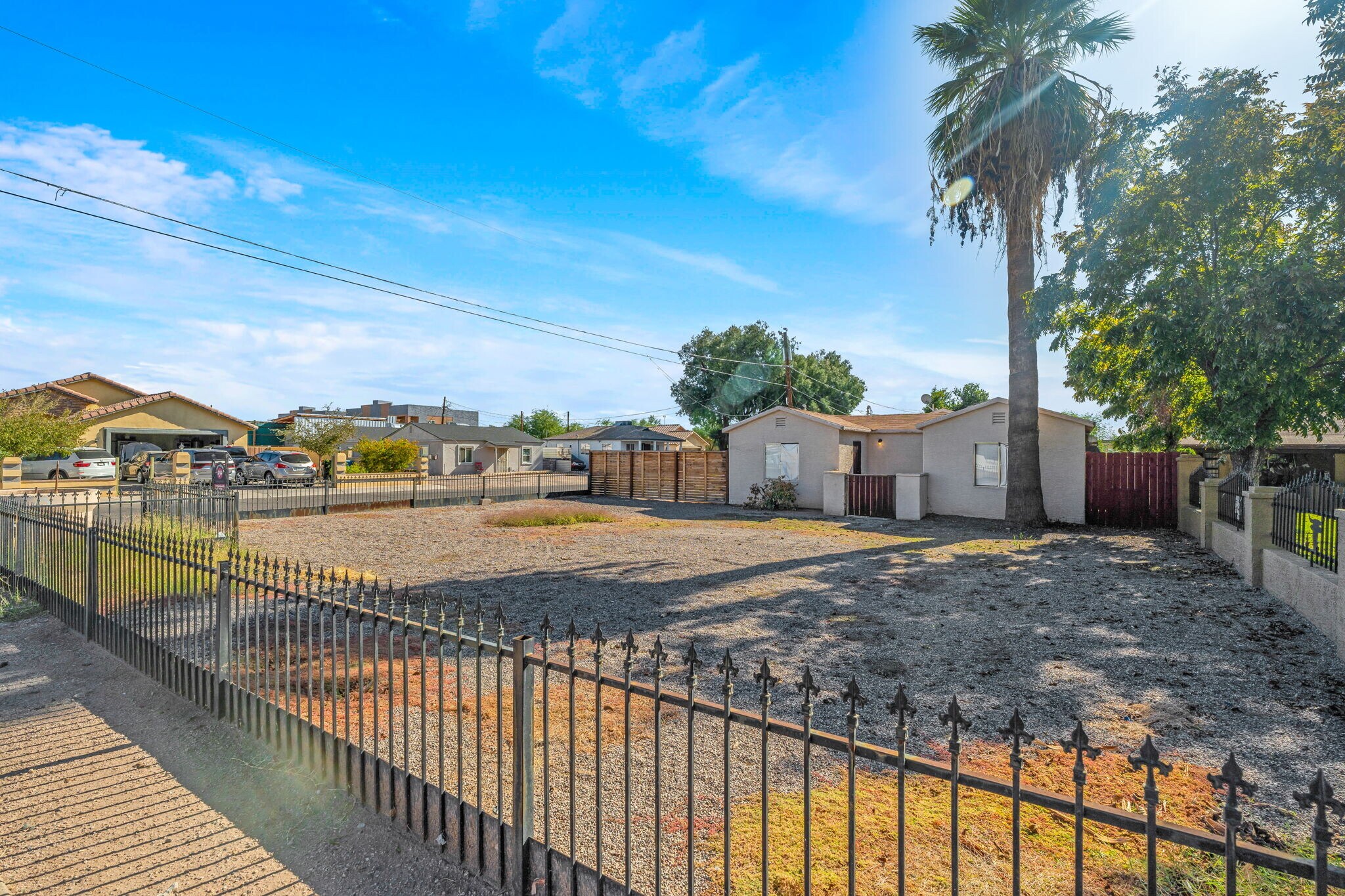 Building Photo - 2745 E Willetta St