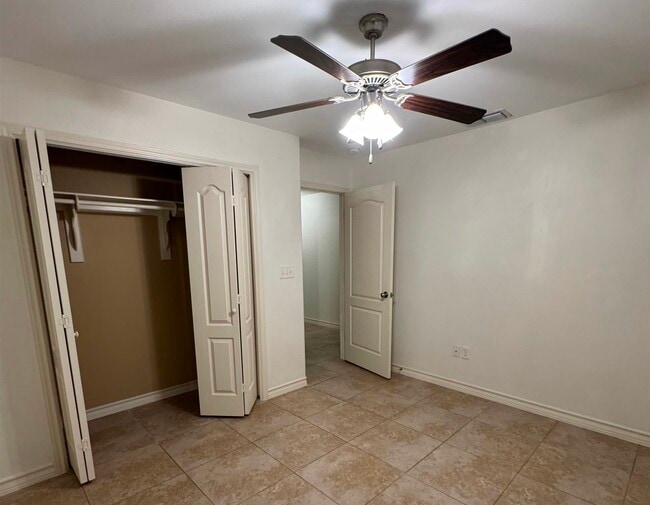 Building Photo - 212 Sandhill Oak Dr