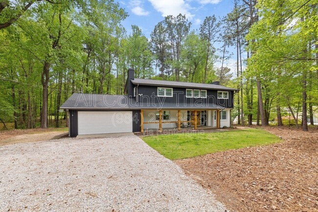 Building Photo - 5105 Pine Dr