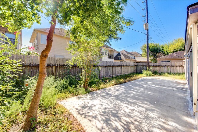 Building Photo - 1927 Ash Meadow Dr