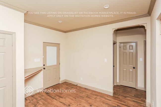 Building Photo - 405 E Aimee St