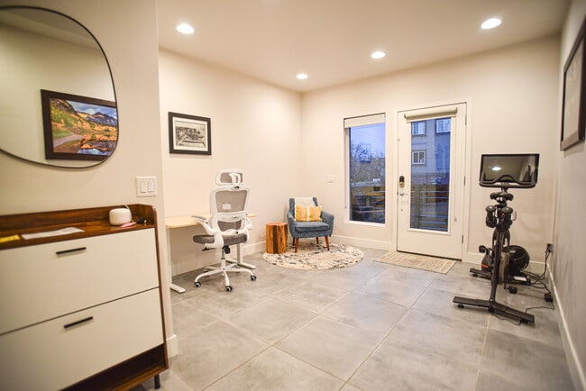 Building Photo - 3520 W Conejos Pl